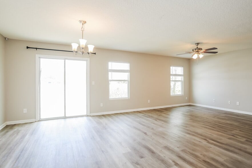 Building Photo - 3426 Canyon Falls Dr