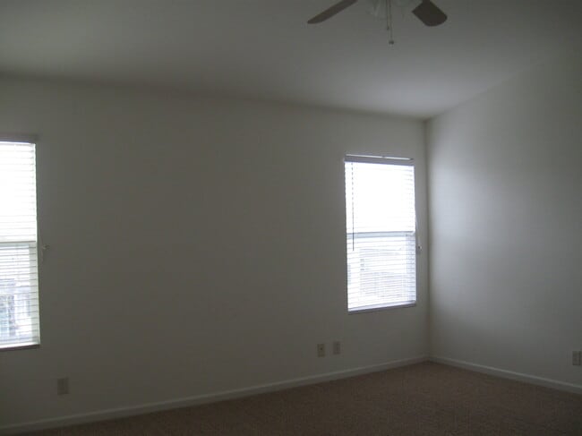 Building Photo - 1742 Dunsmuir Way