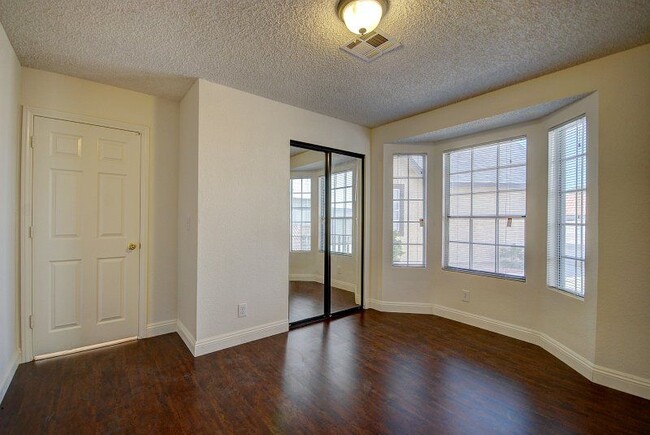 Building Photo - 6549 Lemitar Dr
