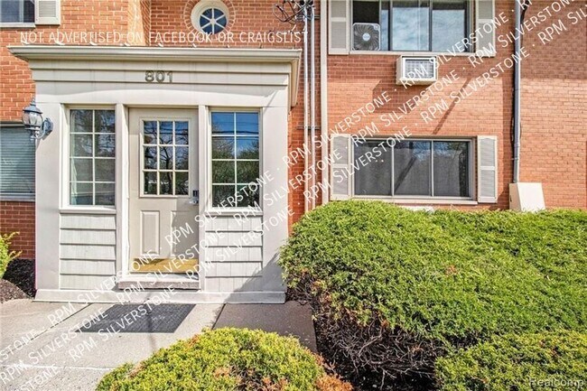 Building Photo - 801 Plate St