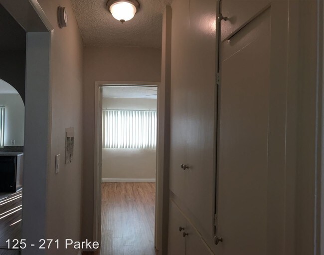 Building Photo - 271 Parke St