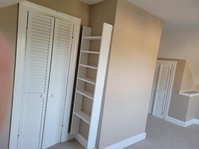 Building Photo - 103 Fiat Ave