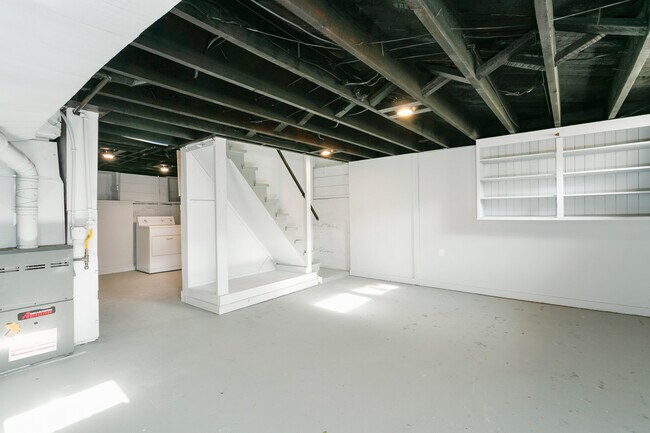 Building Photo - 2216 N Proctor St