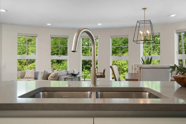 Building Photo - 218 W Kingsley St