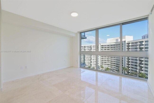 Building Photo - 1500 Bay Rd