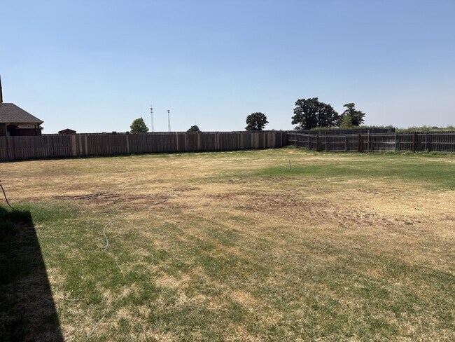 Building Photo - 373 NE Sanders Dr
