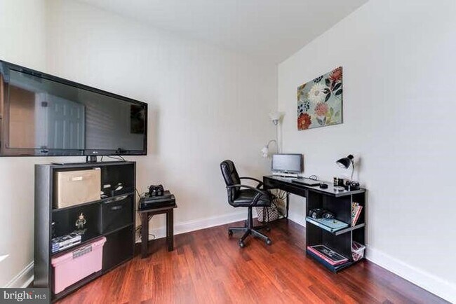 Building Photo - 861 Fawn Ln