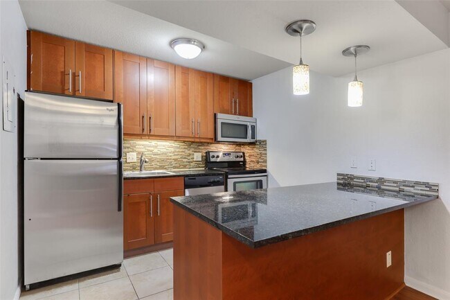 Building Photo - 7685 Northcross Dr