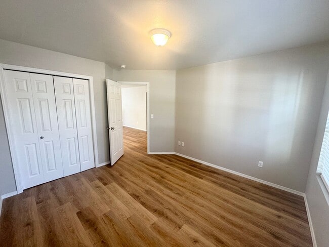 Building Photo - Beautiful Single Level- 3 Bed 2 Bath - Pet...