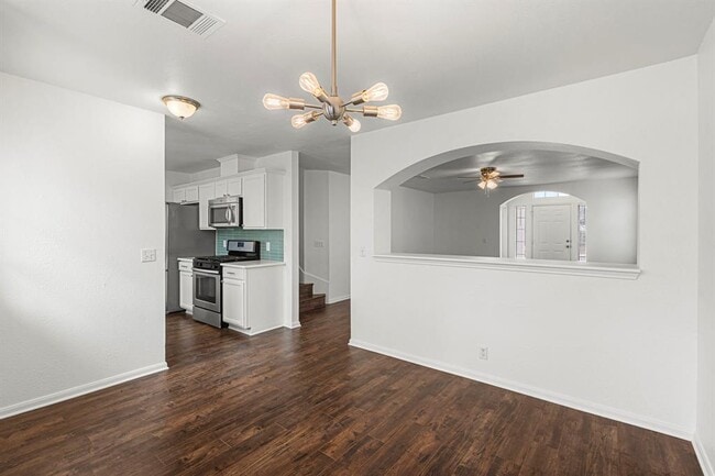 Building Photo - 210 Summerside Ave