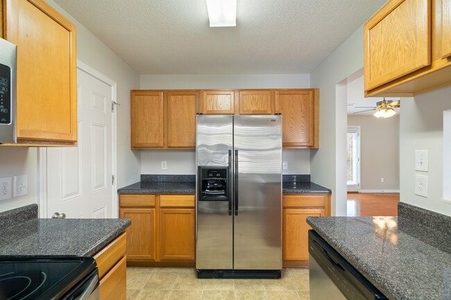 Building Photo - 5117 Cattail Ln