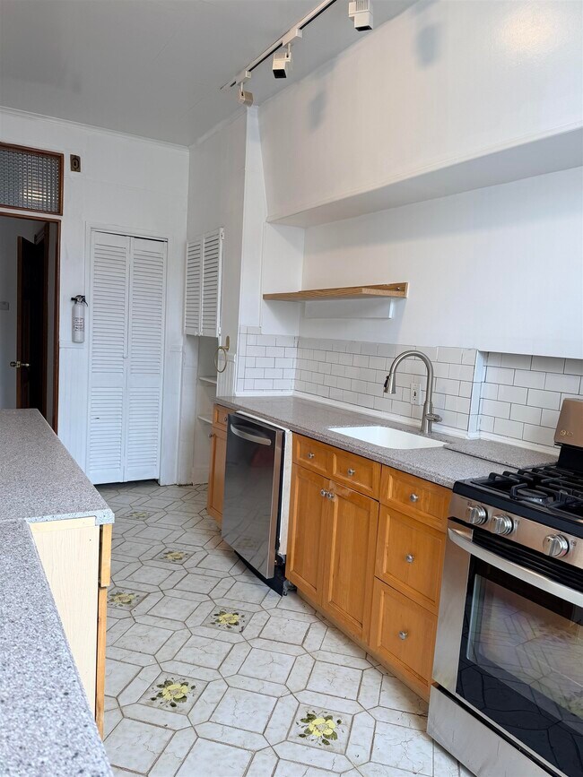 Building Photo - 1114 Washington St