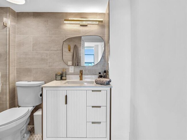 Building Photo - 20515 E Country Club Dr