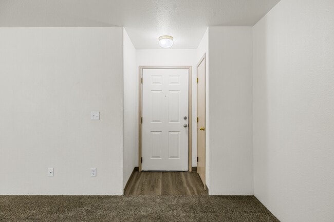 Building Photo - 3040 Sheraton Ct