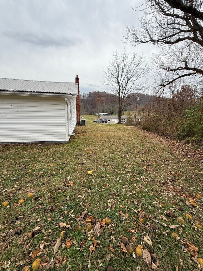 Building Photo - 221 Valley Pike Rd