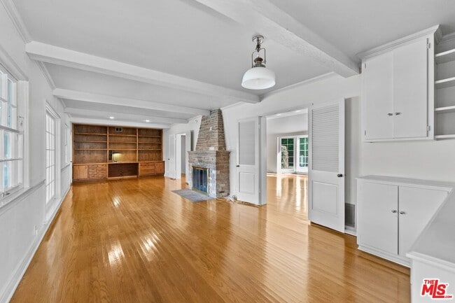 Building Photo - 17117 Weddington St