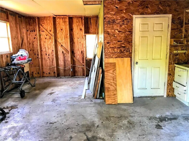 Workshop/extra storage - 2249 Grove St
