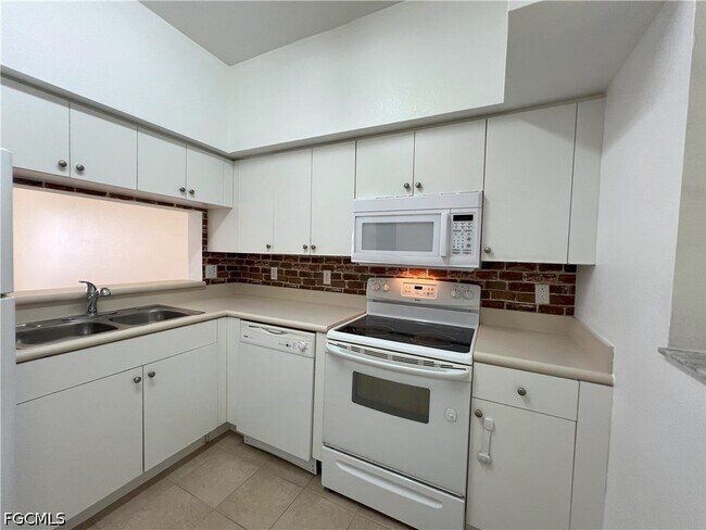 Building Photo - 8407 Bernwood Cove Loop