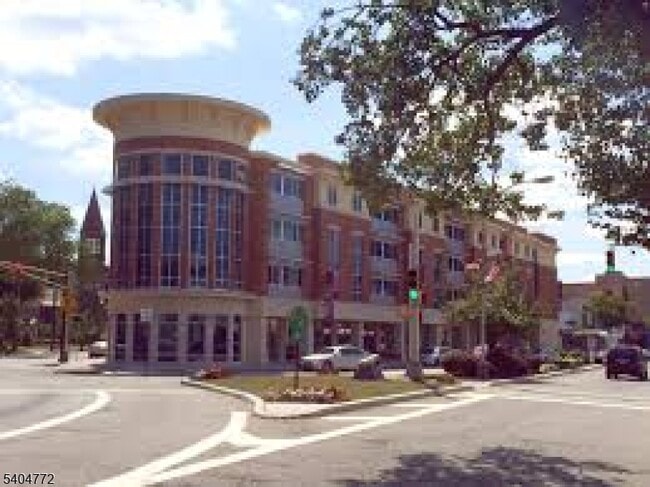 Building Photo - 11 Lewis St