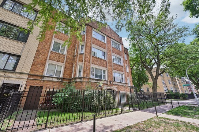Building Photo - 7757 S Essex Ave