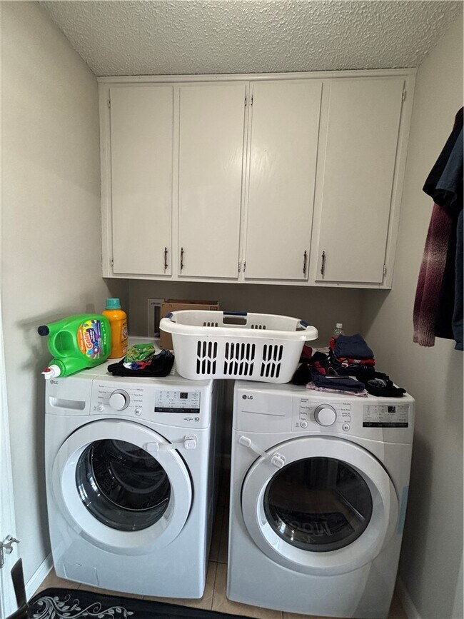 Building Photo - 2406 SW 16th St