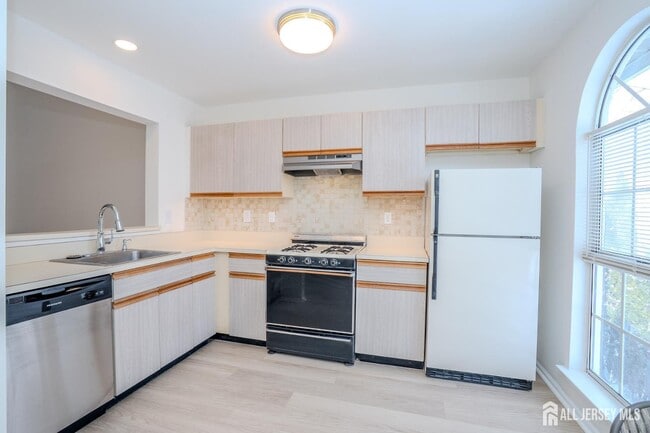 Building Photo - 32 Tanglewood Ct