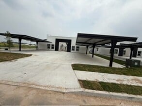Building Photo - 2813 Bravo Rd