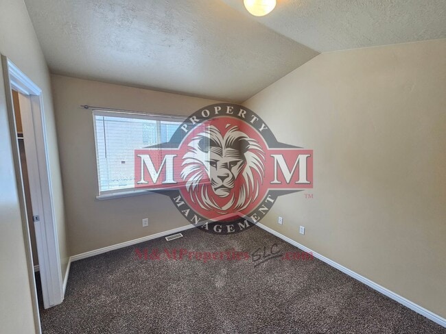 Building Photo - 3 Bd 2.5 Bath Condo 2 Car Garage
