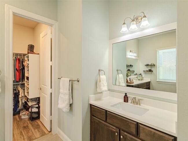 Building Photo - 10923 Texas Rose Dr