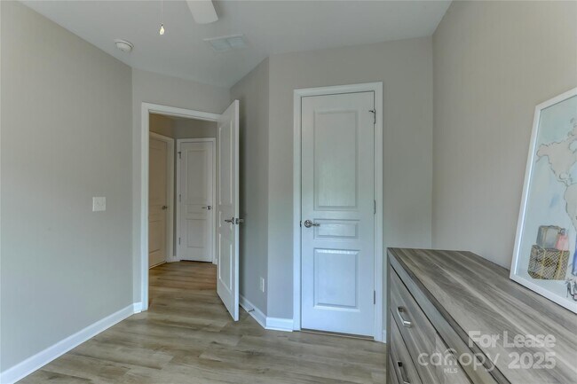 Building Photo - 1132 Drayton Ct