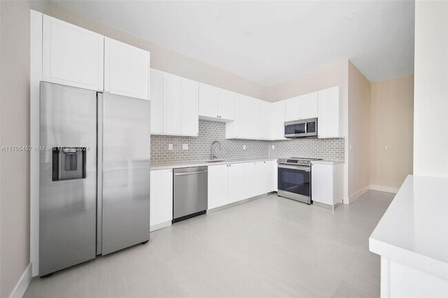 Building Photo - 555 NE 34th St