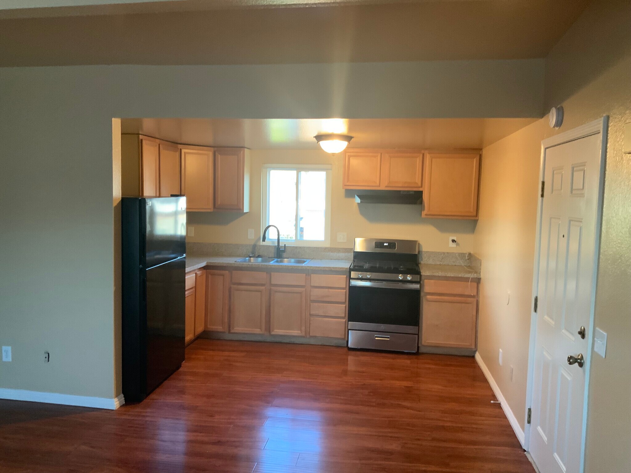 Building Photo - 837 S Gordon St