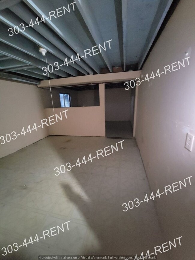 Building Photo - Large 4 Bedroom 3 Bathroom Home on Corner Lot!