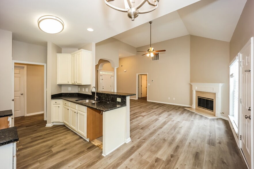 Building Photo - 54 Cottage Ln