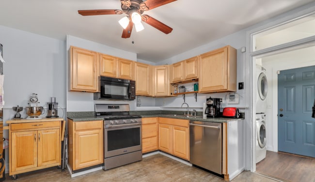 Building Photo - Stunning & Spacious 3 Bed/2 Bath Hampden Home - Fenced Backyard!