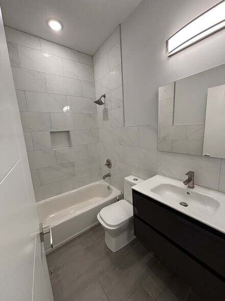 Building Photo - 2252 N Delhi St