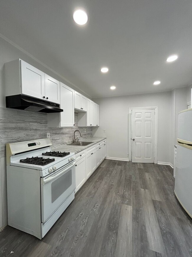 Building Photo - 298 Rutherford Ave