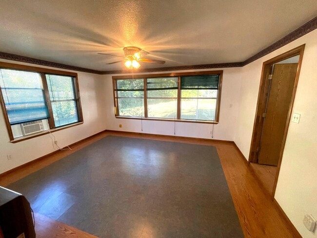 Building Photo - 1406 N 2nd St