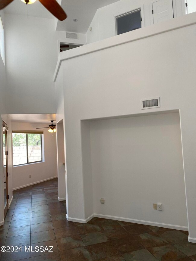 Building Photo - 653 N. Encanto Village Way