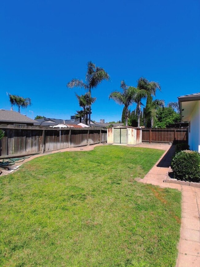 Building Photo - Updated Single-Story 3BR Home with Spacious Living Areas & Convenient Location!