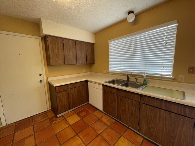 Building Photo - 9611 Blue Creek Ln