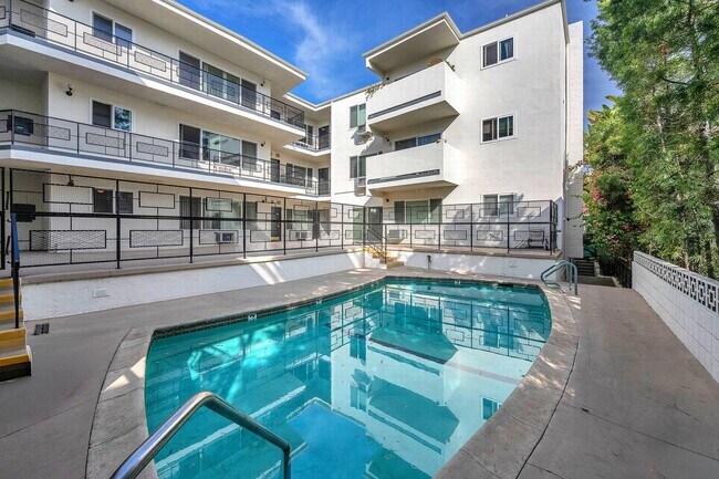 Building Photo - North of Sunset, Large 1 bed unit