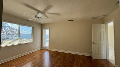 Building Photo - 7692 Cove Terrace