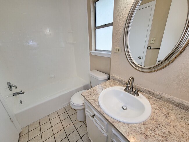 Building Photo - 2710 Quail Creek Dr