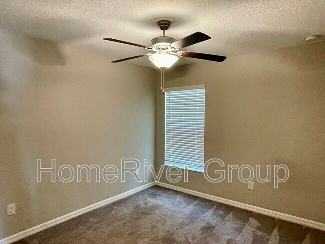 Building Photo - 10411 Alder Green Dr