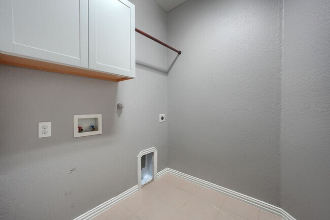 Building Photo - Charming Single-Story Home Located in Lind...