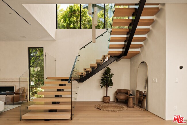 Building Photo - 4718 Lemona Ave
