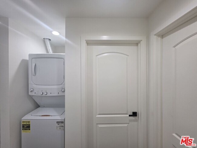 Building Photo - 25226 Loytan St