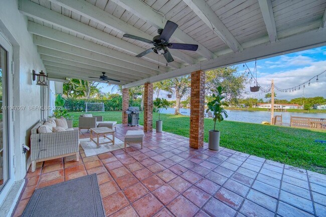 Building Photo - 12620 SW 114th Ave