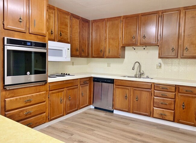 Building Photo - Quiet 2 Bedroom 2 Bathroom Townhouse in Ridgemark!!